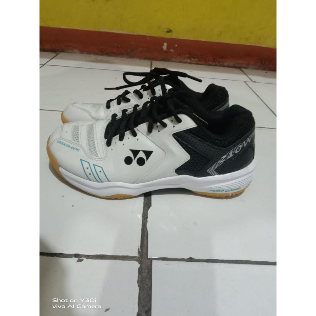 Yonex SHB 210 W