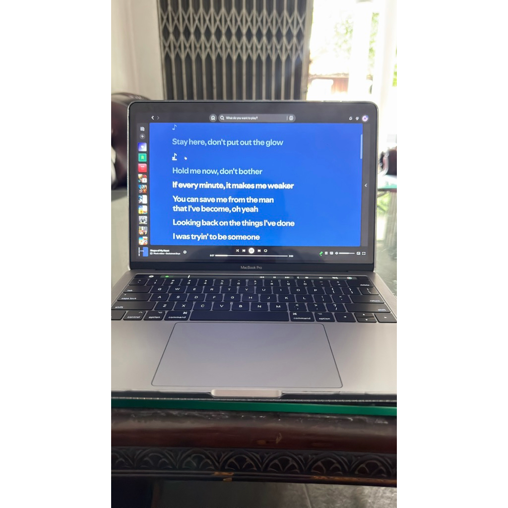 macbook pro 2017 touchbar