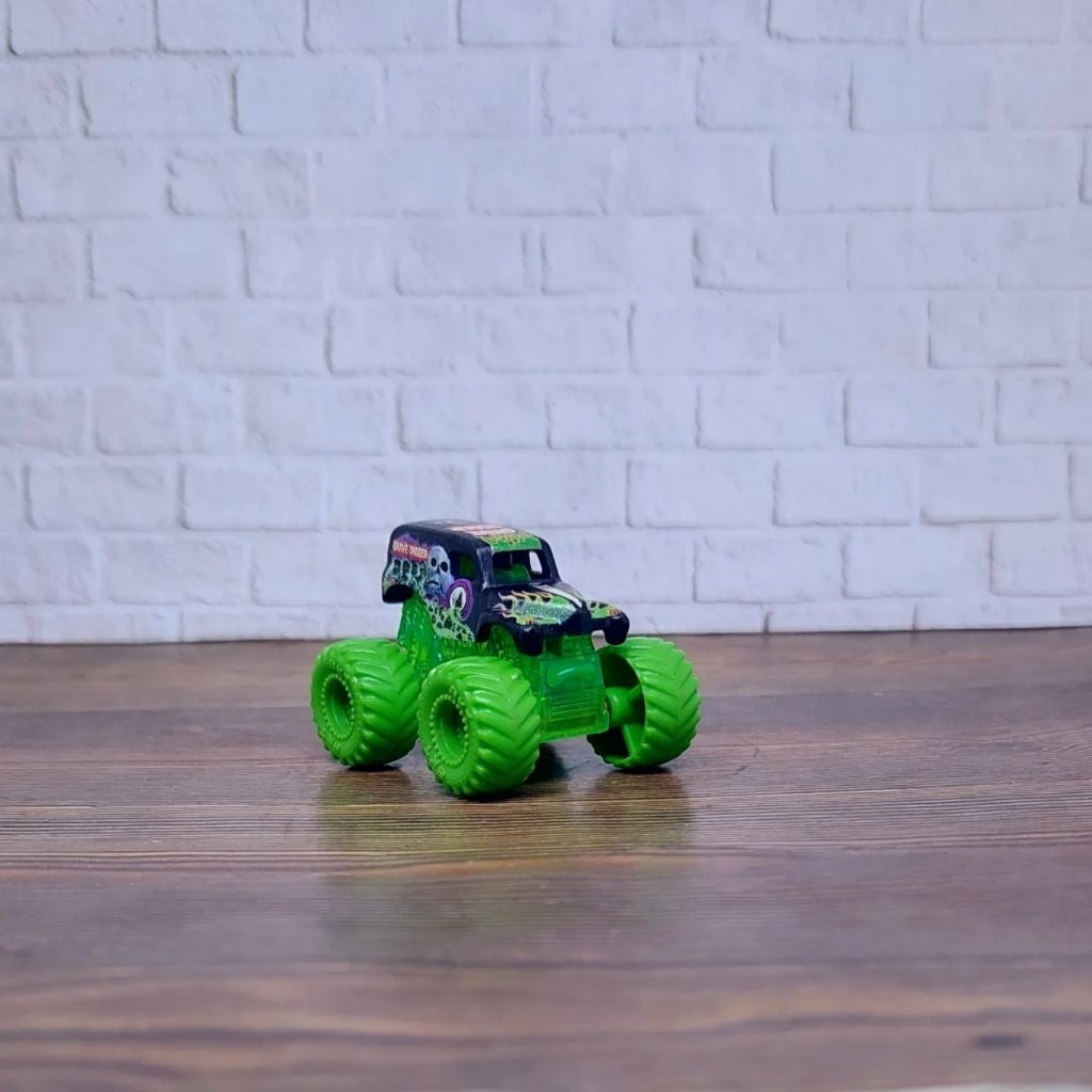 Preloved Hot Wheels monster jam minis Grave Digger SML