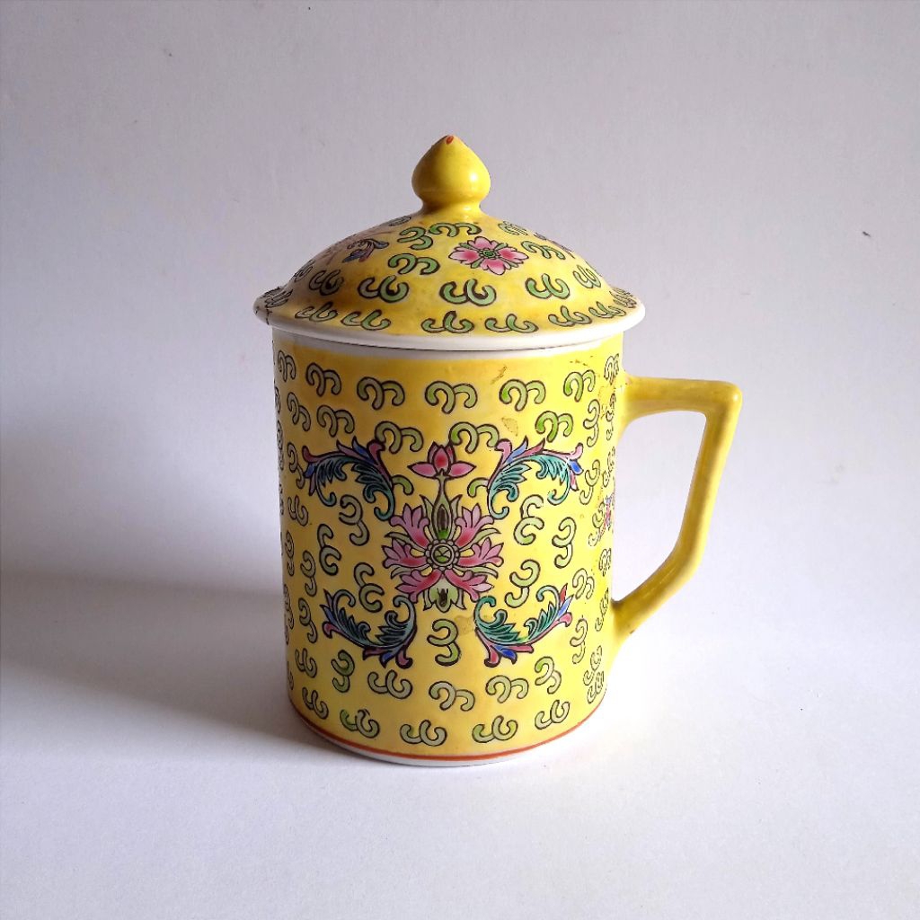 Antik Vintage Porselen Cina Gelas Mug Motif Famille Rose Lama Layak Koleksi