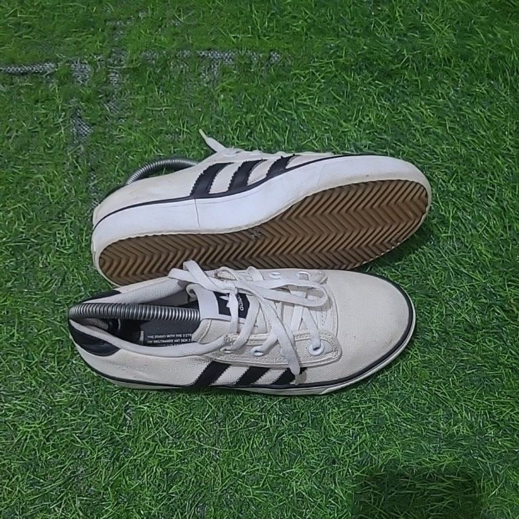 sepatu sneakers adidas kiel size 36.1/2