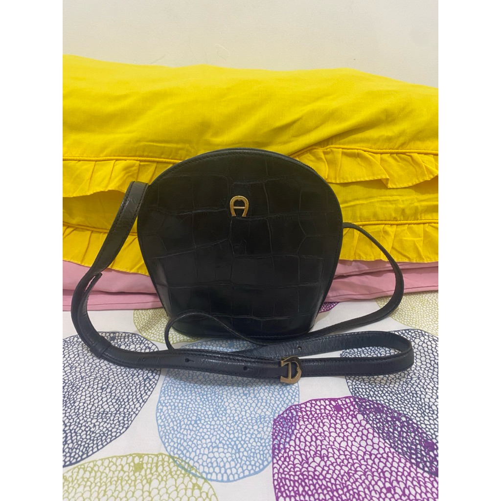 Aigner sling bag auth