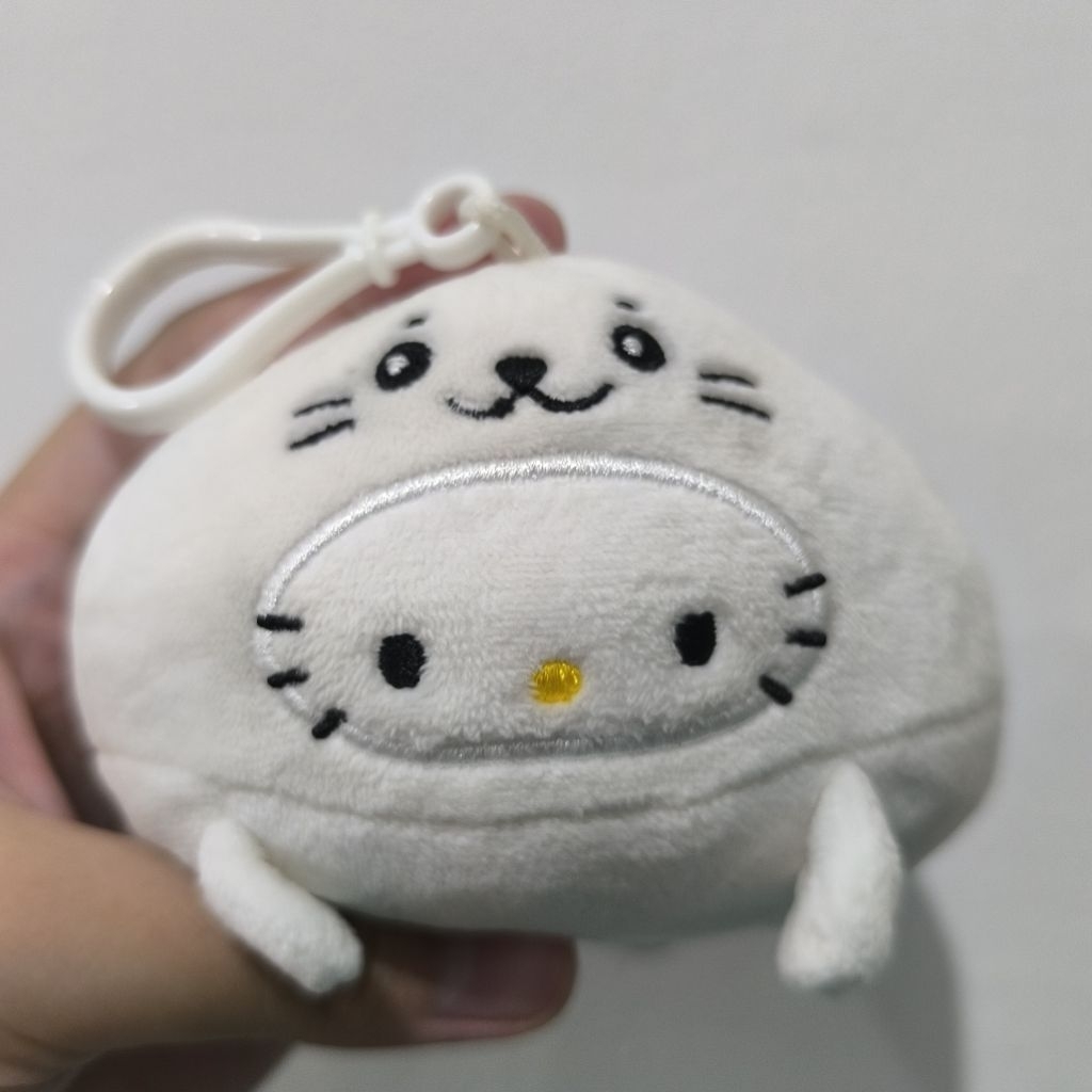 Hello Kitty Ganci Keychain Dugong Anjing Laut  Preloved Bersih