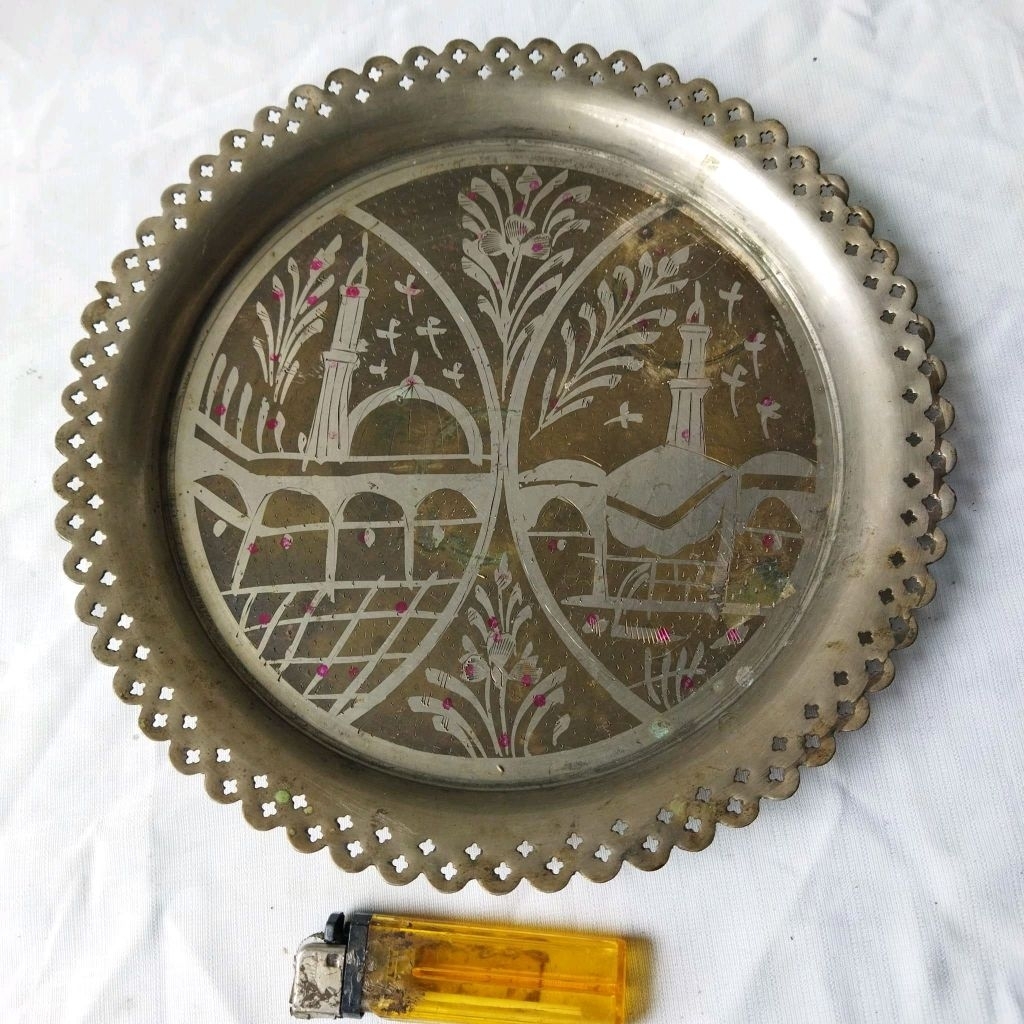 Pajangan Vintage nampan bulat Kuningan Ukir Masjid 245