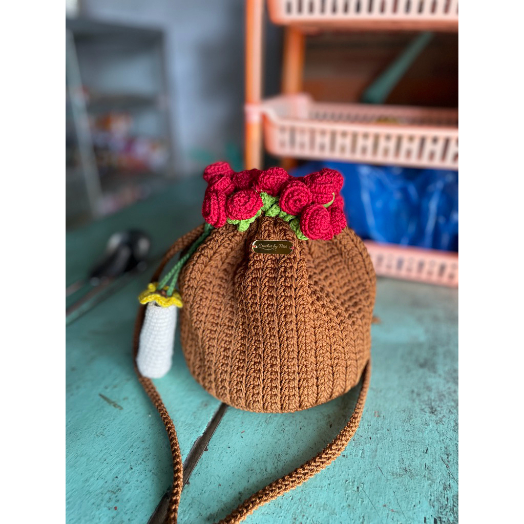 tas rajut motif bunga mawar