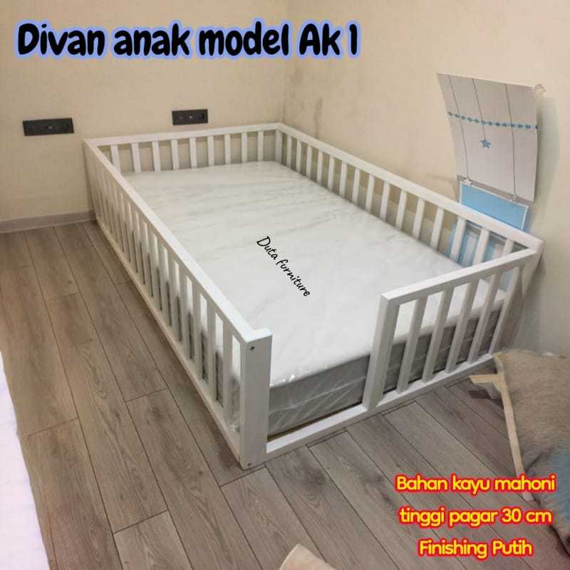 Divan Anak Minimalis Pagar Kayu Modern Finishing Putih – Estetik & Aman