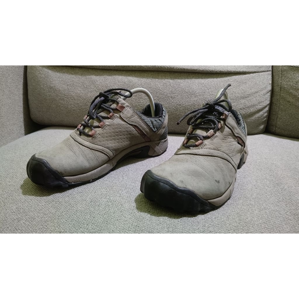 Treksta low hiking shoes with goretex upper