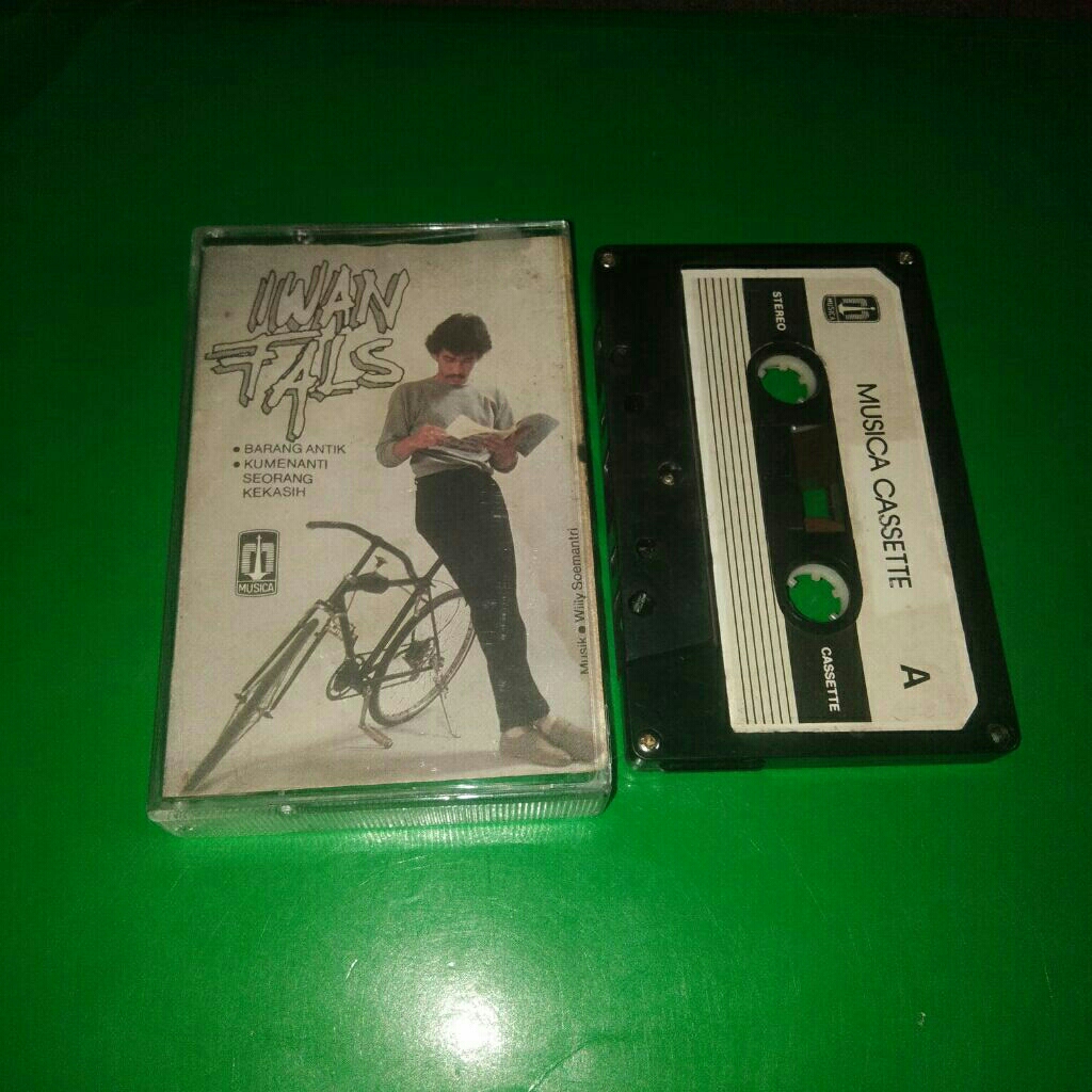 kaset pita Iwan fals barang antik
