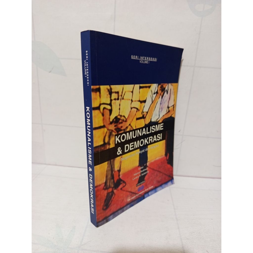 Buku Komunalisme dan Demokrasi Negosiasi Rakyat Dan Negara