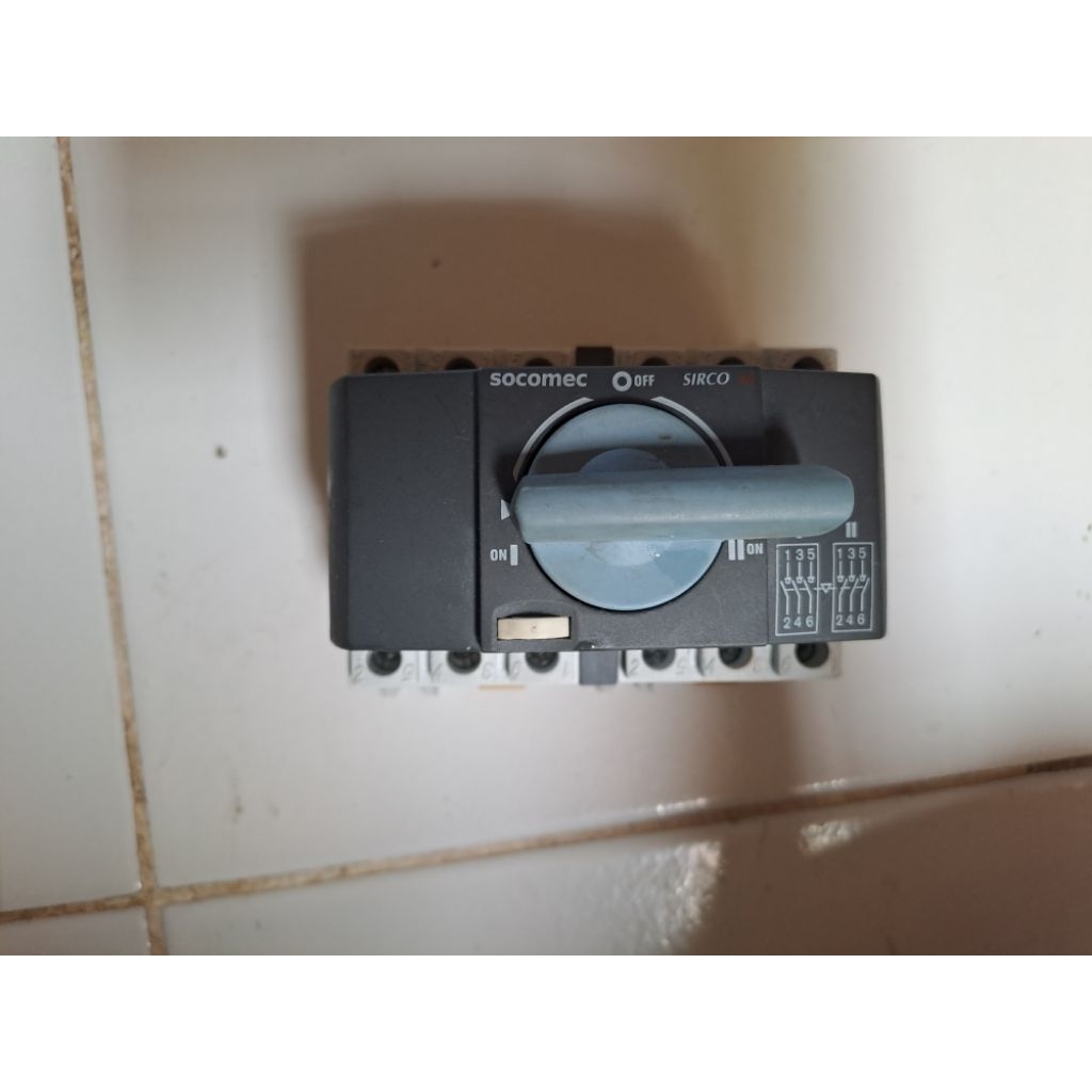 cos socomec 3 pole 63A