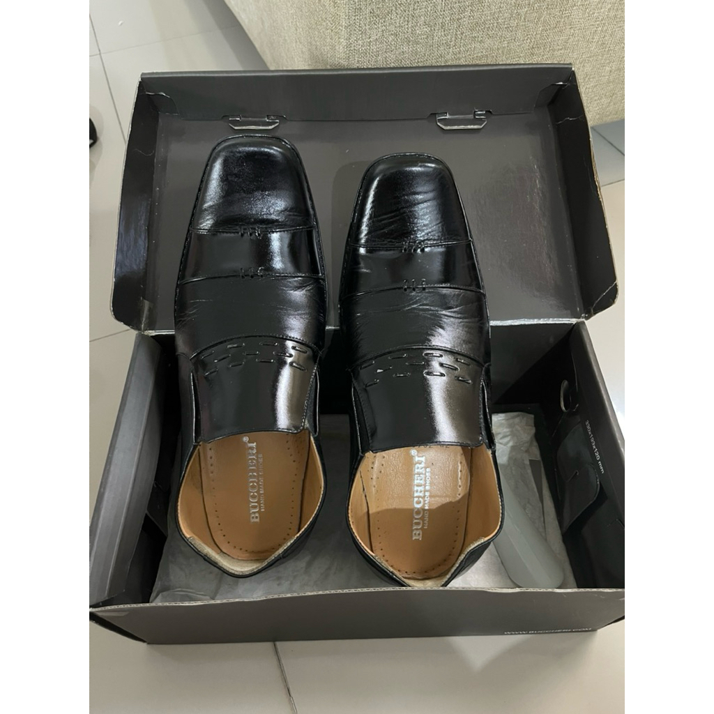 sepatu pria Buccheri