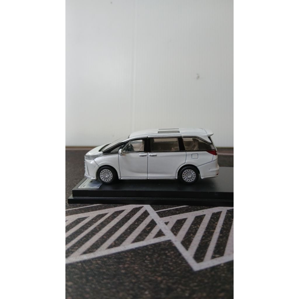 Lexus LM DCT/Diecast Lexus LM skala 1:64 Unsealed