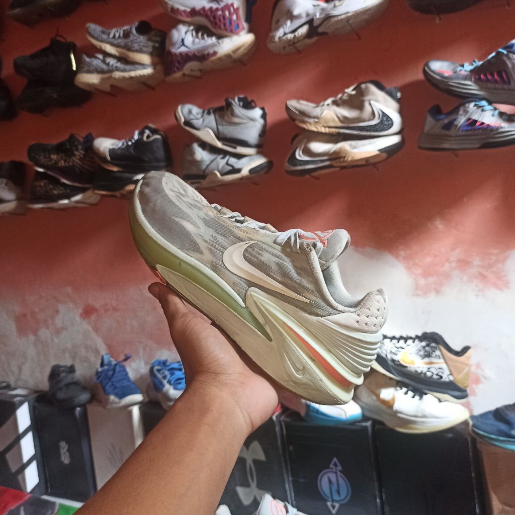 sepatu basket second gt cut 2 sz 43