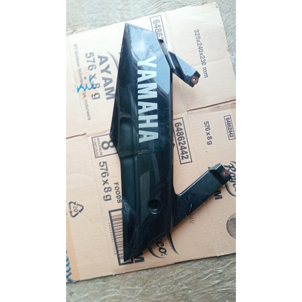 sambungan fairing depan Yamaha R 15 V3 sebelah kiri bekas