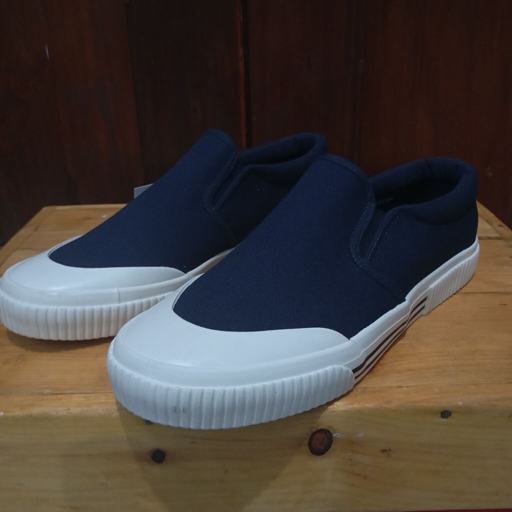 sepatu sneakers slip on declan vintage size 43