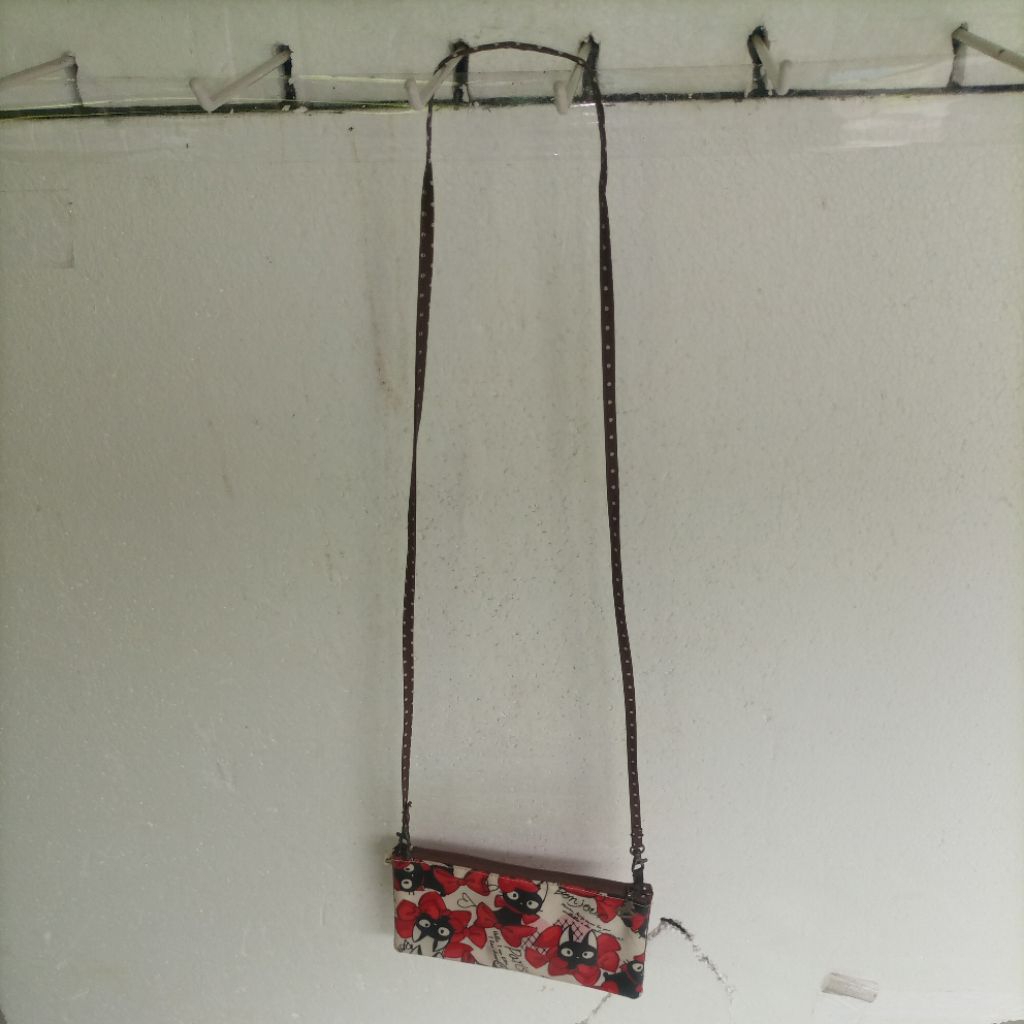 UMA Hana sling bag-alas 3x23cm tinggi 13cm