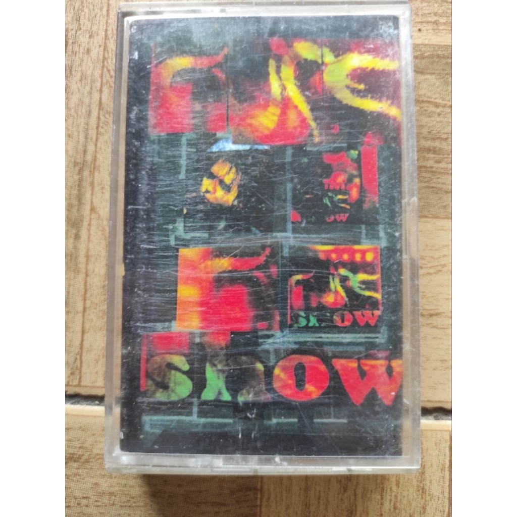 kaset pita CURE SHOW (bootleg)