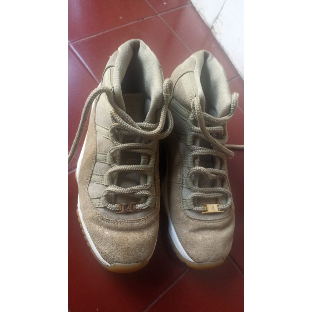 Nike Air Jordan Retro 11 bekas pakai Sz 40