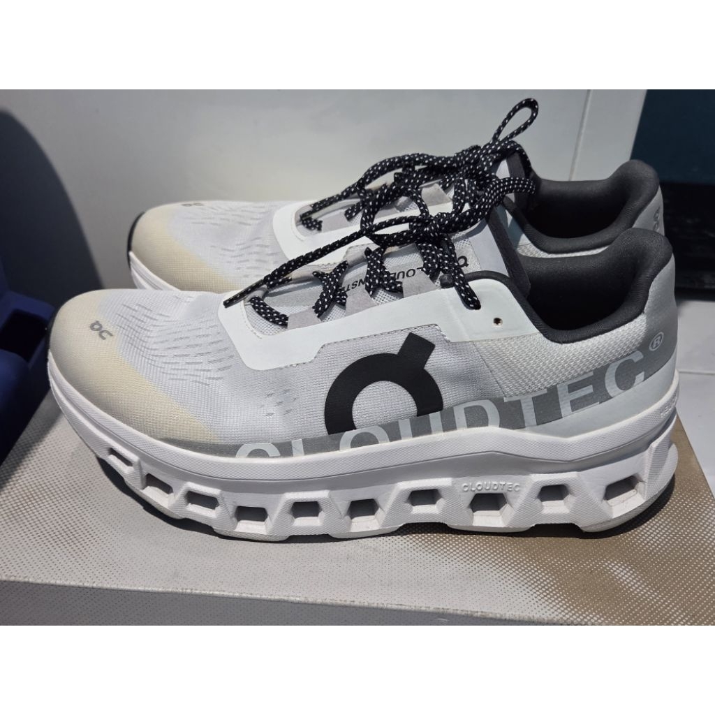 On Cloud Sepatu Running On-Running sekan