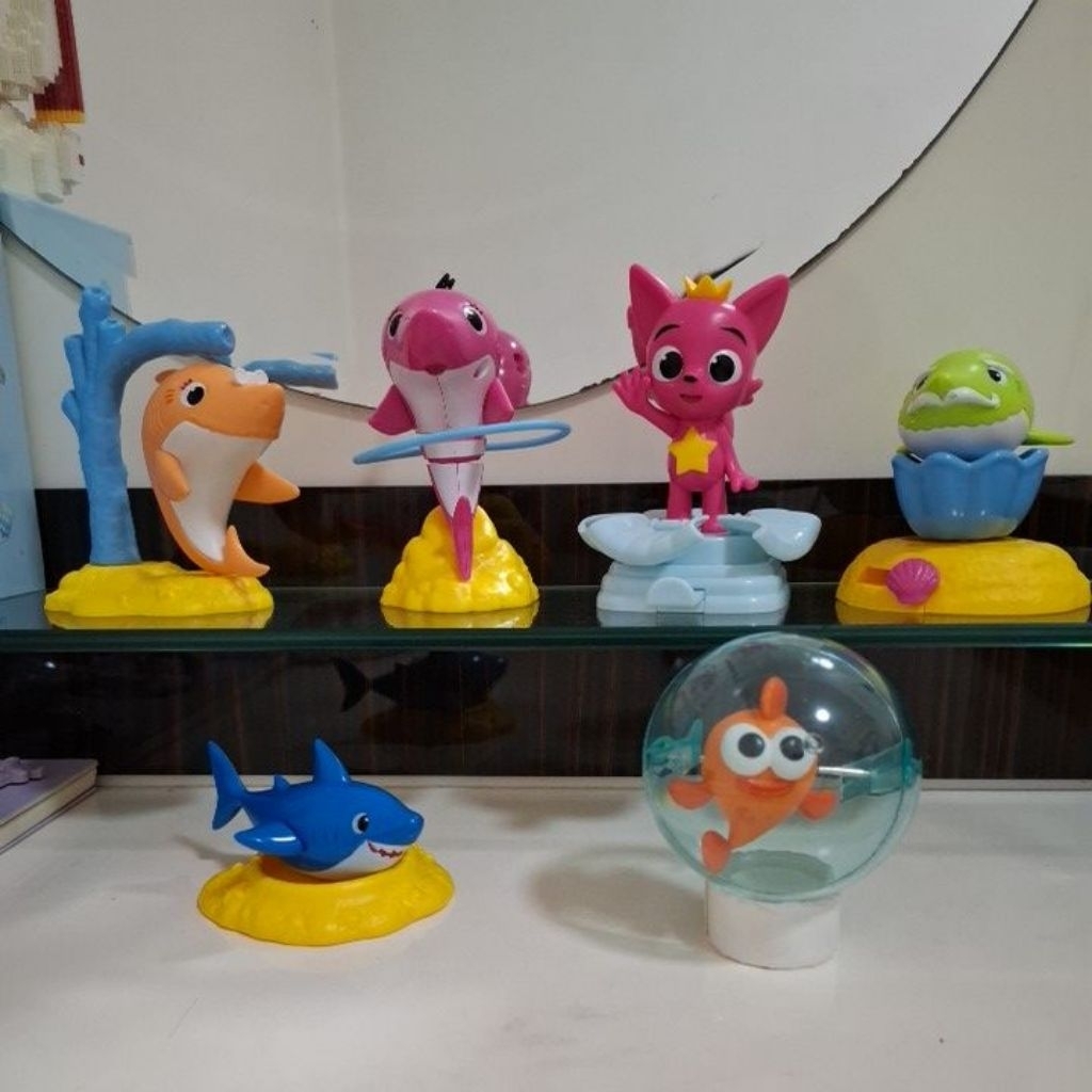 Pinkfong Baby Shark mainan figure KFC