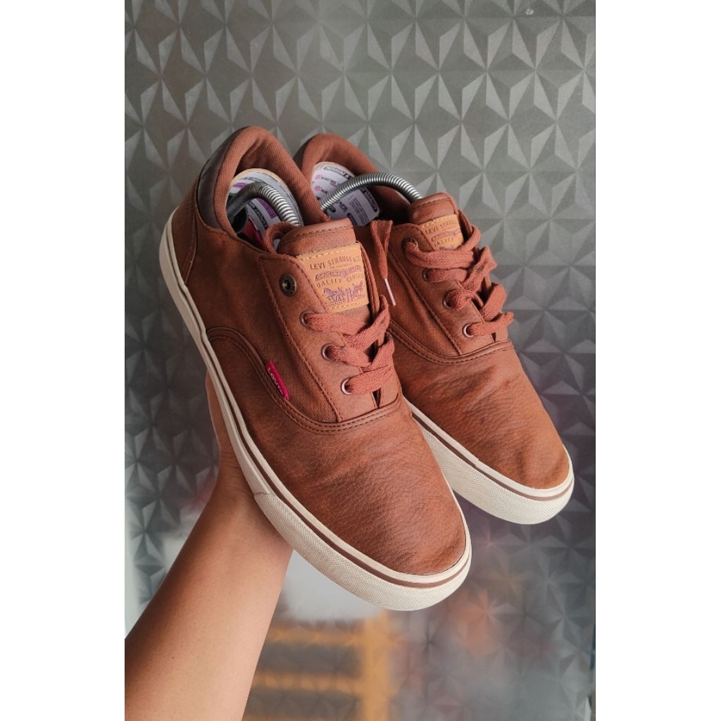 sepatu Levis SZ 44 second bekas preloved