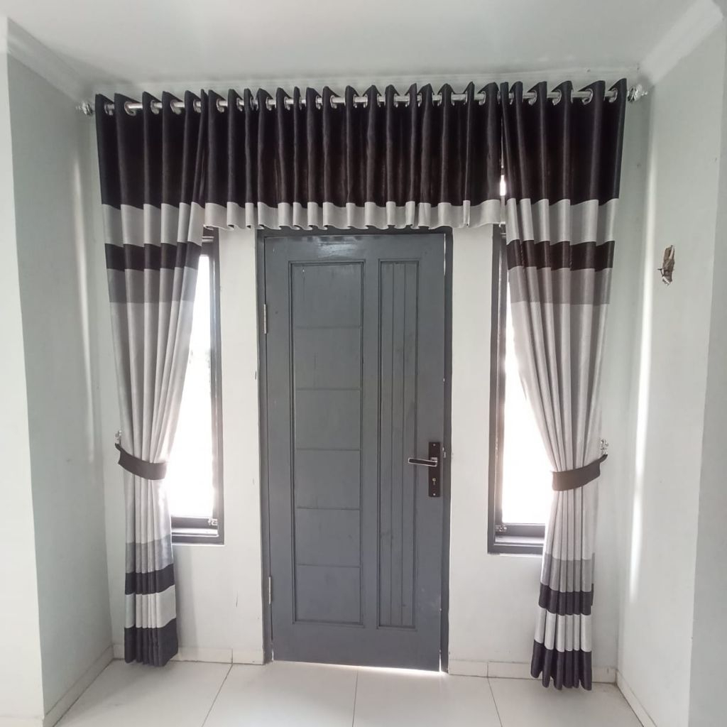 Gorden Depan Ruang Tamu Set Gordeng dan Poni atas pintu