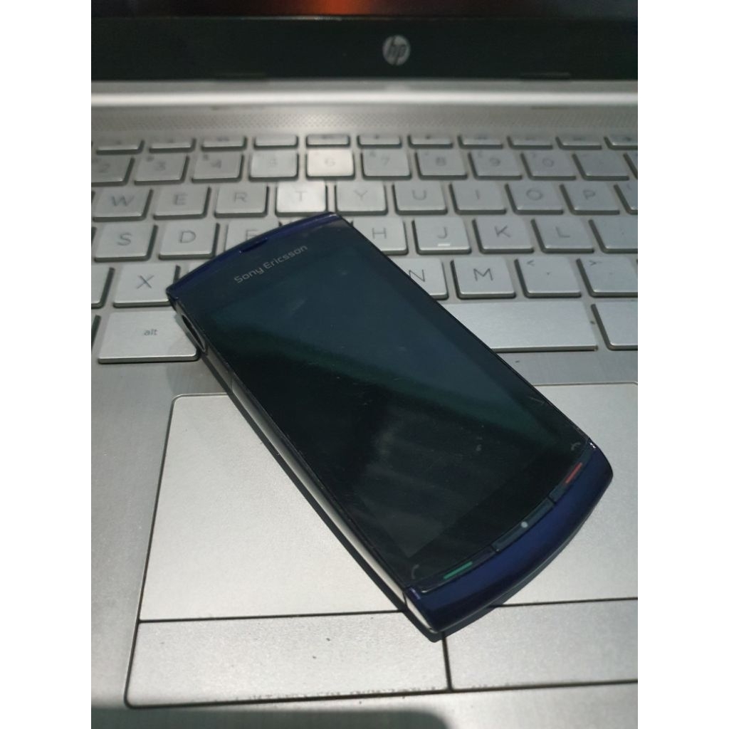 Sony Ericsson Vivaz U5i bahan matot warna biru