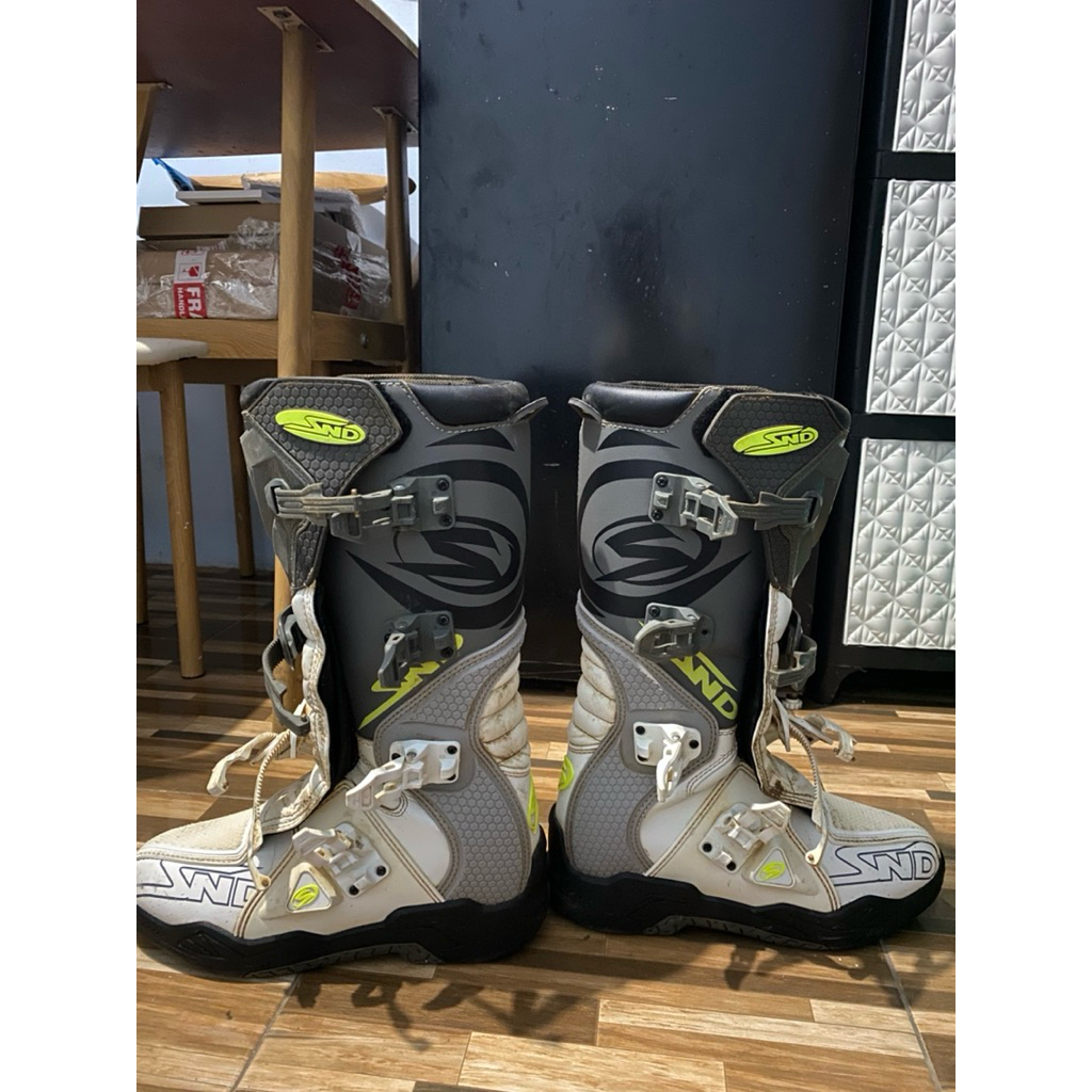 sepatu snd