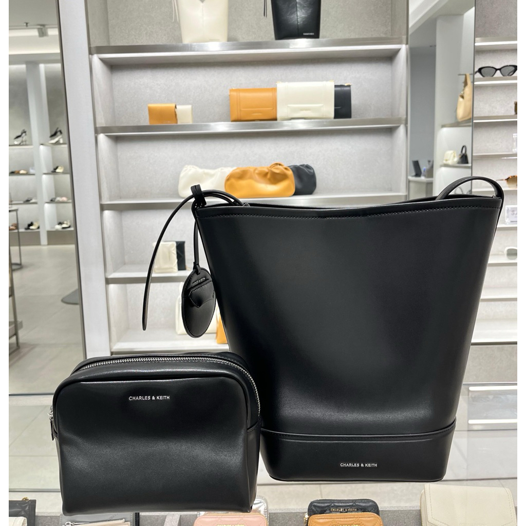 (JASTIP) tas bucket kulit Charles & Keith Enola