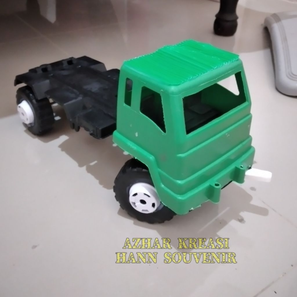 Mainan truk plastik modif ban depan belok