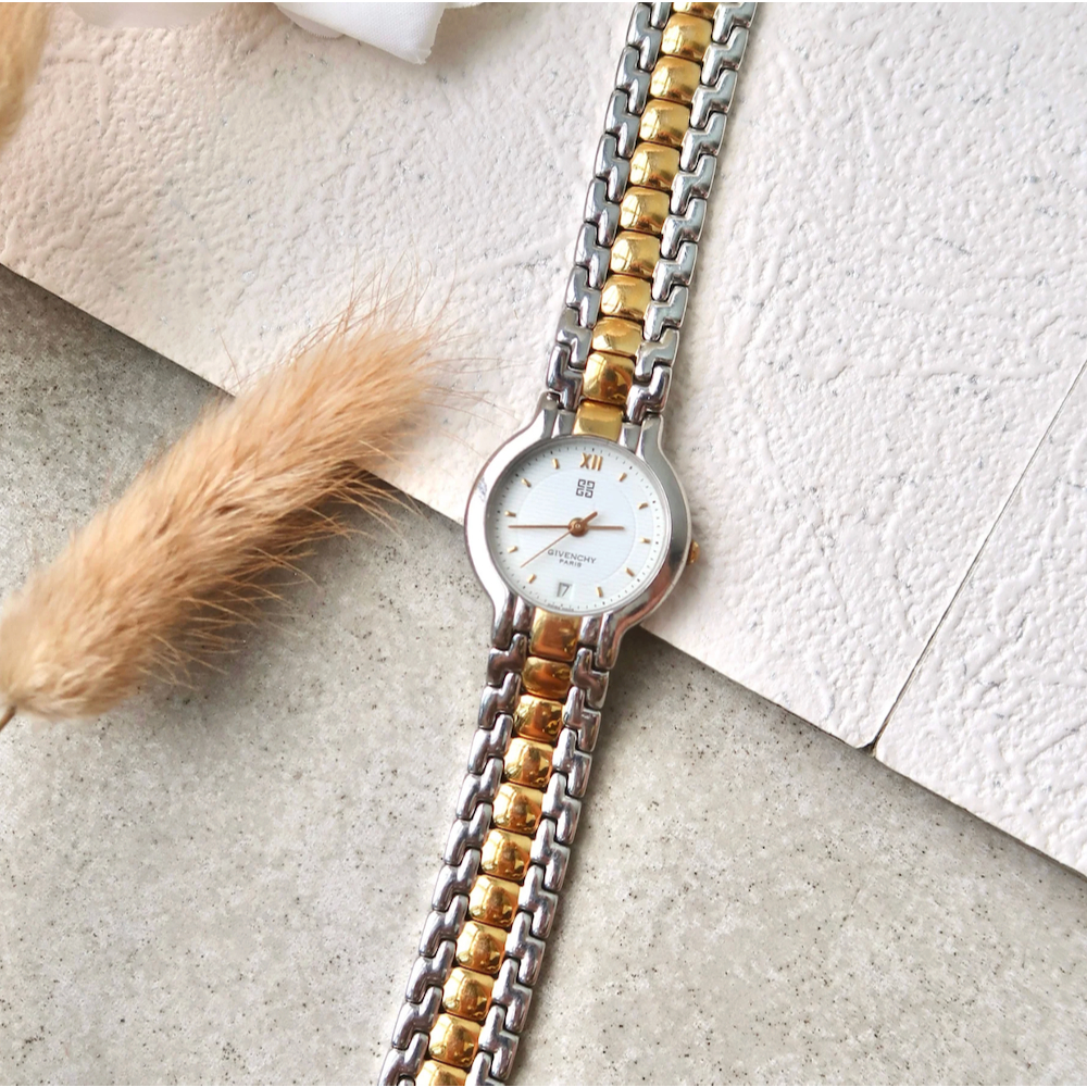 Jam Tangan Wanita Vintage Watch Givenchy White Round Dial Two Tone Chain Original Autentik Preloved 