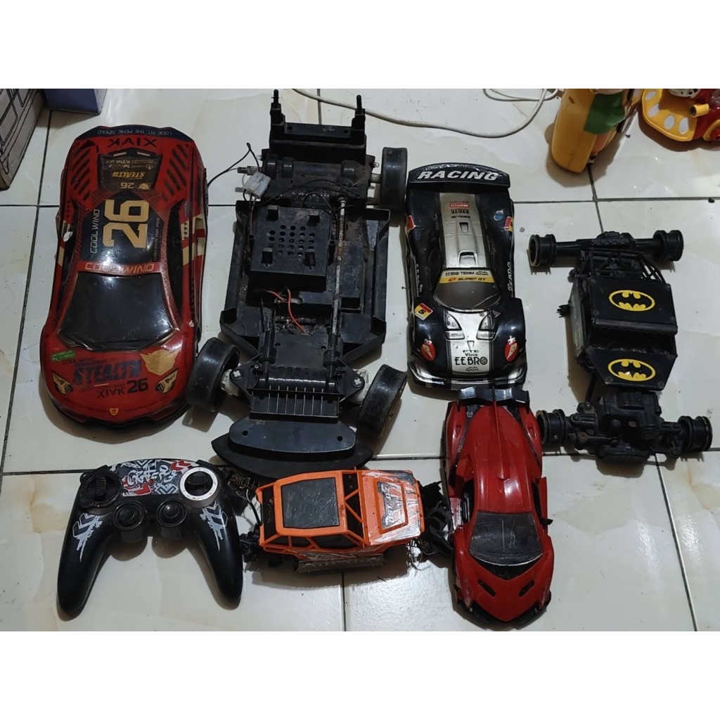 Mobil RC jadul, bahan semua kondisi junk sesuai foto (Gambling cek deskripsi)