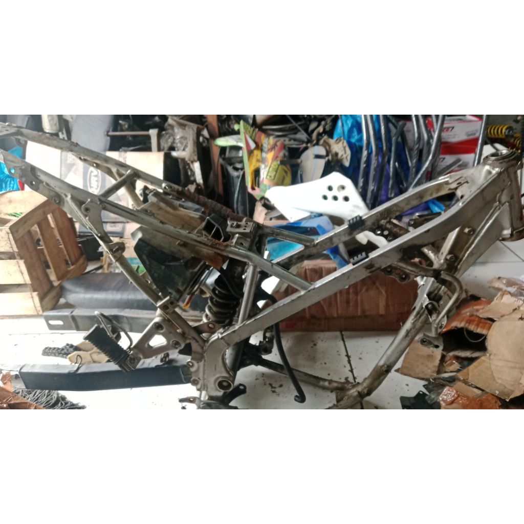 Rangka klx original ada minus korosi diatas rangka klx ori L