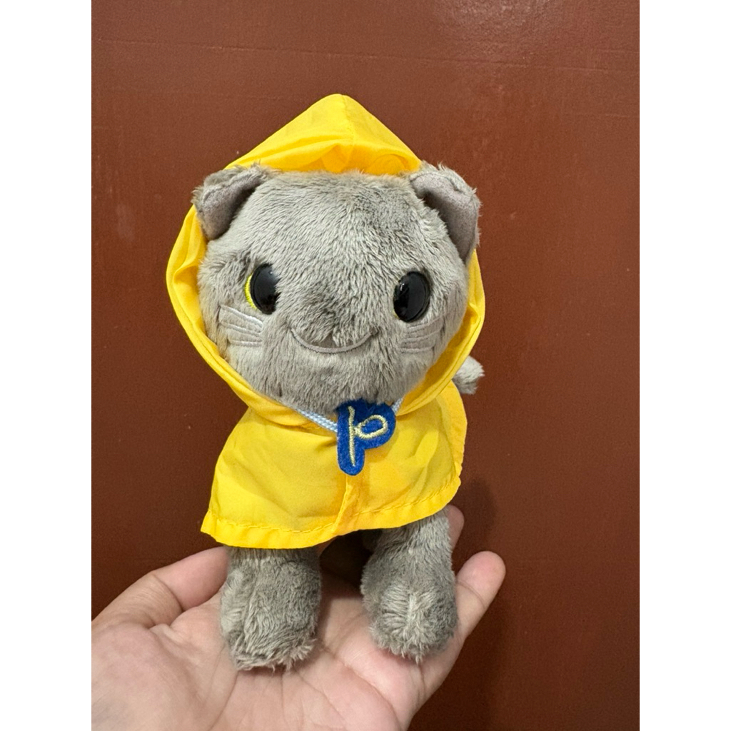 Boneka Kucing Pierre Pickles the Frog Jas Hujan Kuning