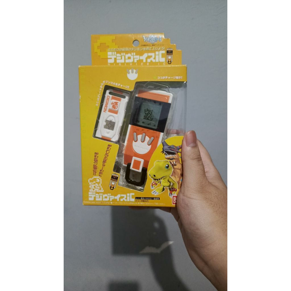 WTS digivice IC & treasure gaust gearlet hunter full box