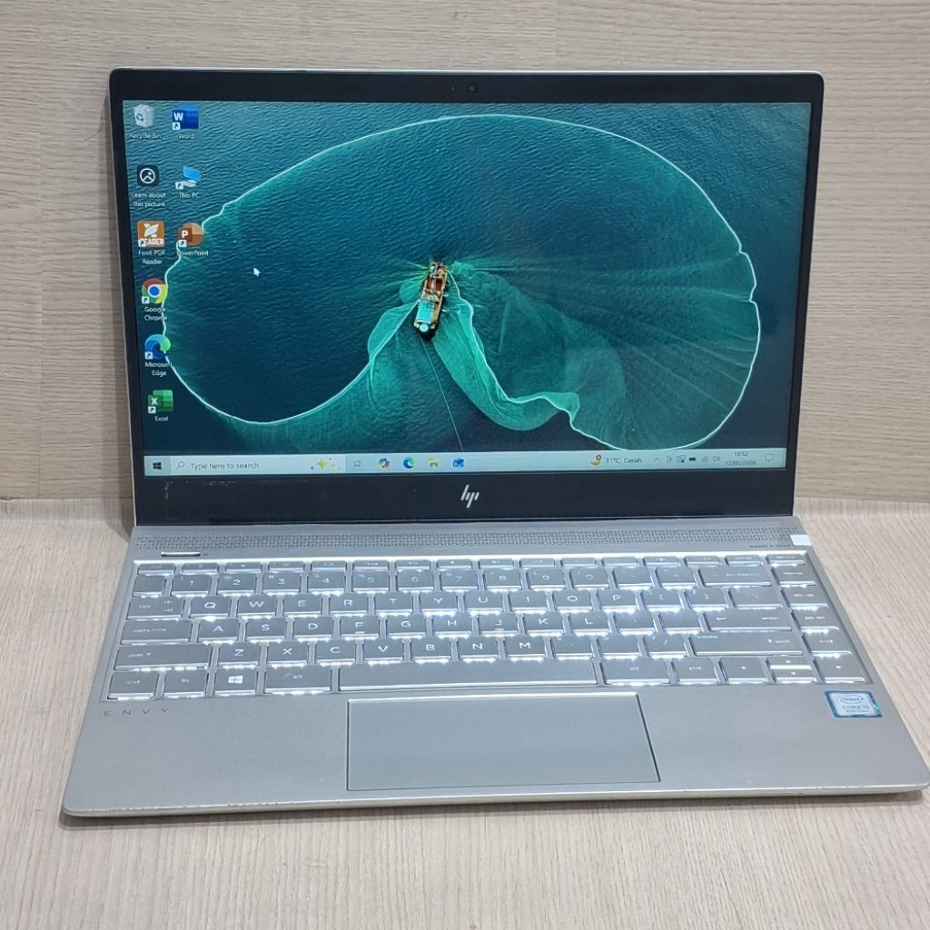 HP envy 13 core i5 gen 8| Ram 8/256 GB| 13 inc|keyboard Backlight