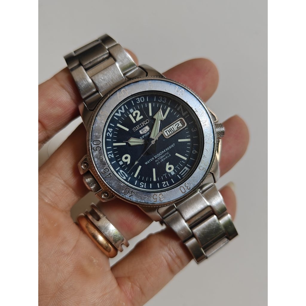 Seiko 5 sport SKZ209K1 original bekas rantai panjang jual murah aj minus dikit crown iner Bezel kaku