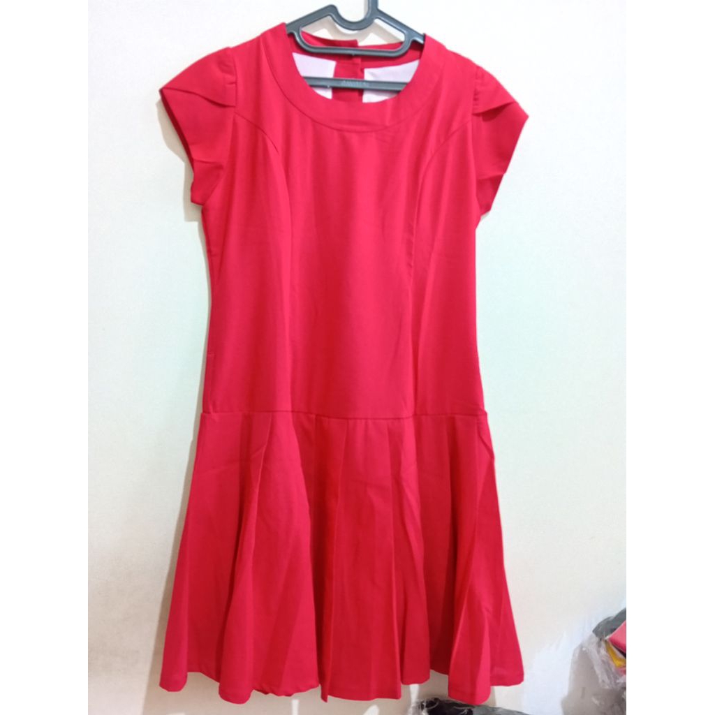 Gaun merah pendek dress merah elegan