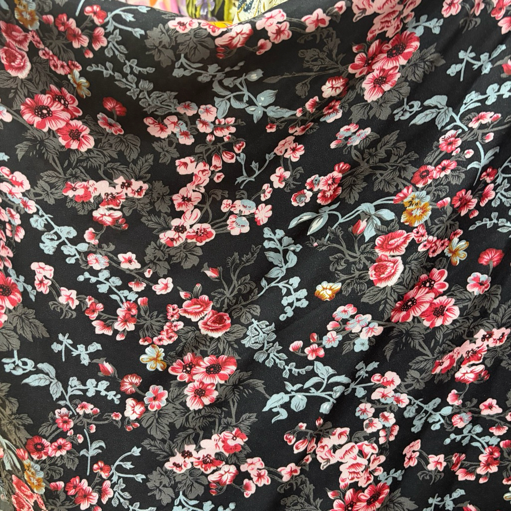 kain katun rayon viscose motif bunga mawar besseler(0.5meter)