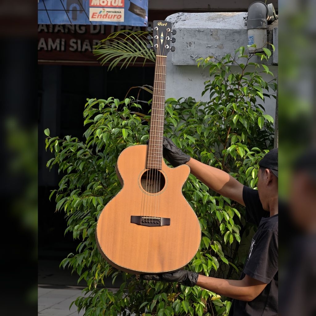 CORT SFX E NS - NATURAL SATIN TOP SOLID SPRUCE
ACOUSTIC ELECTRIC GUITAR