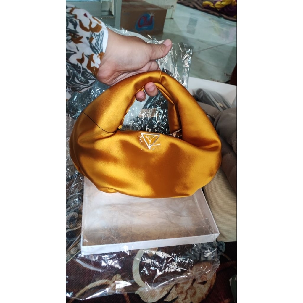 GUESS NYLON SLING BAG ORI