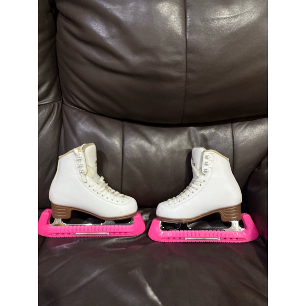preloved JACKSON artiste size 1C ice skating shoes