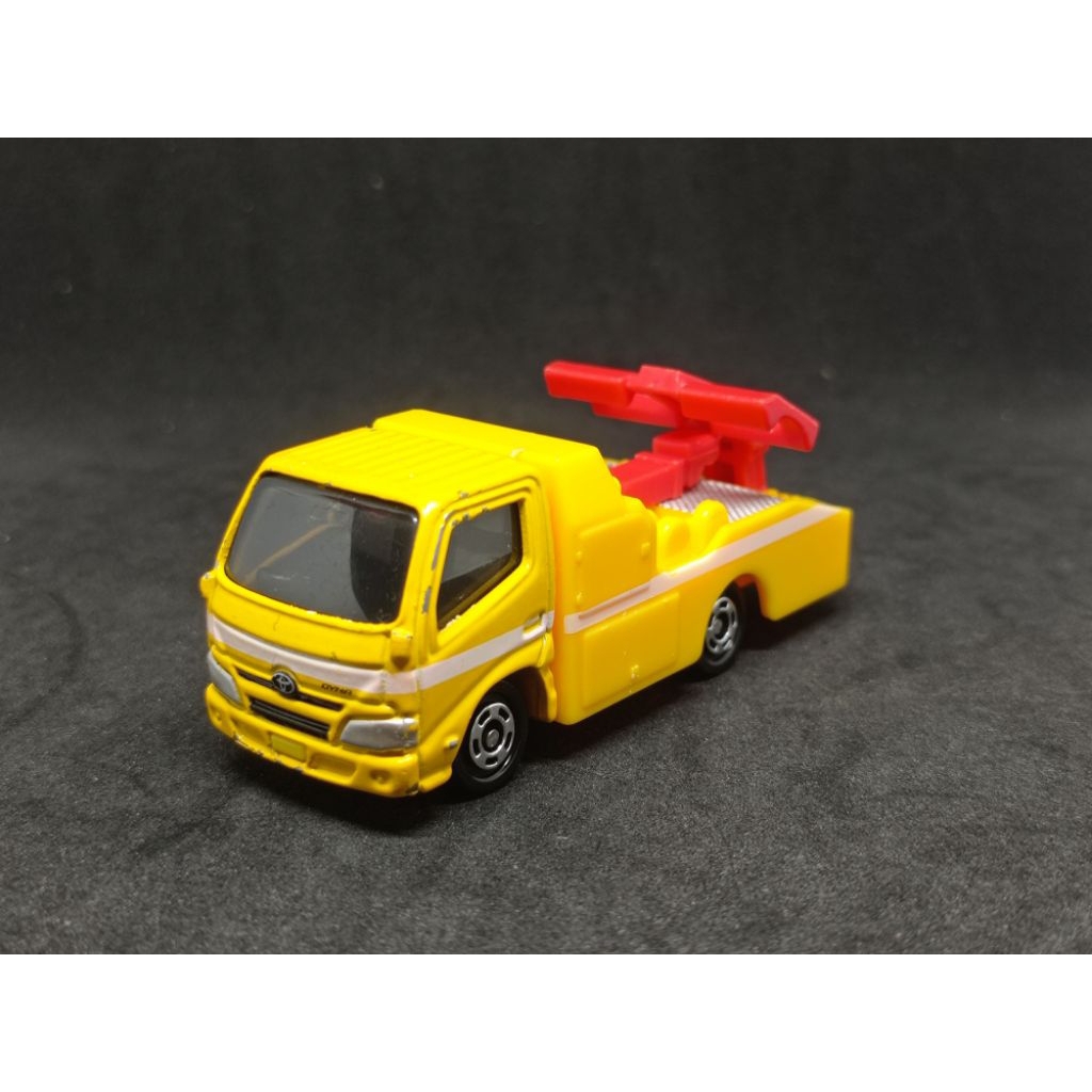 Tomica No.5 Toyota Dyna Wrecker Truck  - Loose Vietnam