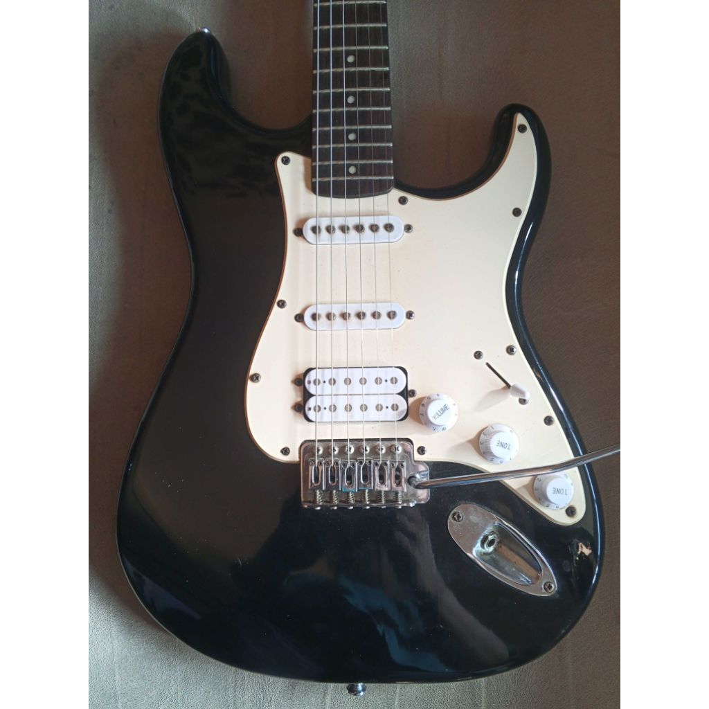 gitar merk squier bullet stratocaster HSS asli original buatan china