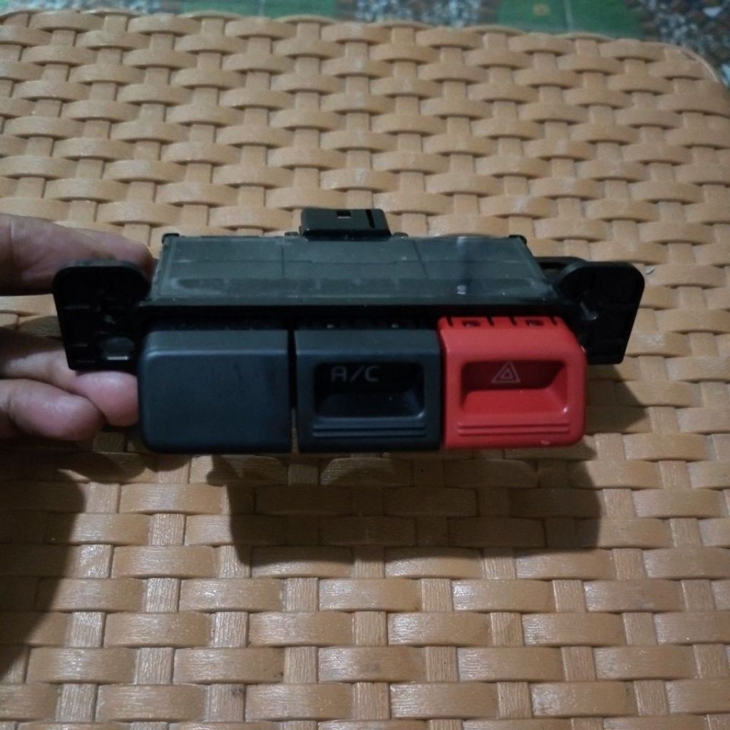tombol saklar lampu Hazard AC Daihatsu grand max original