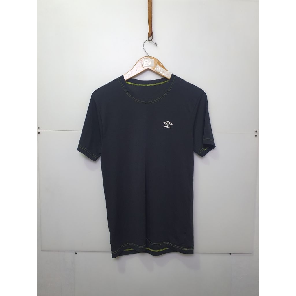 Kaos Hitam Umbro