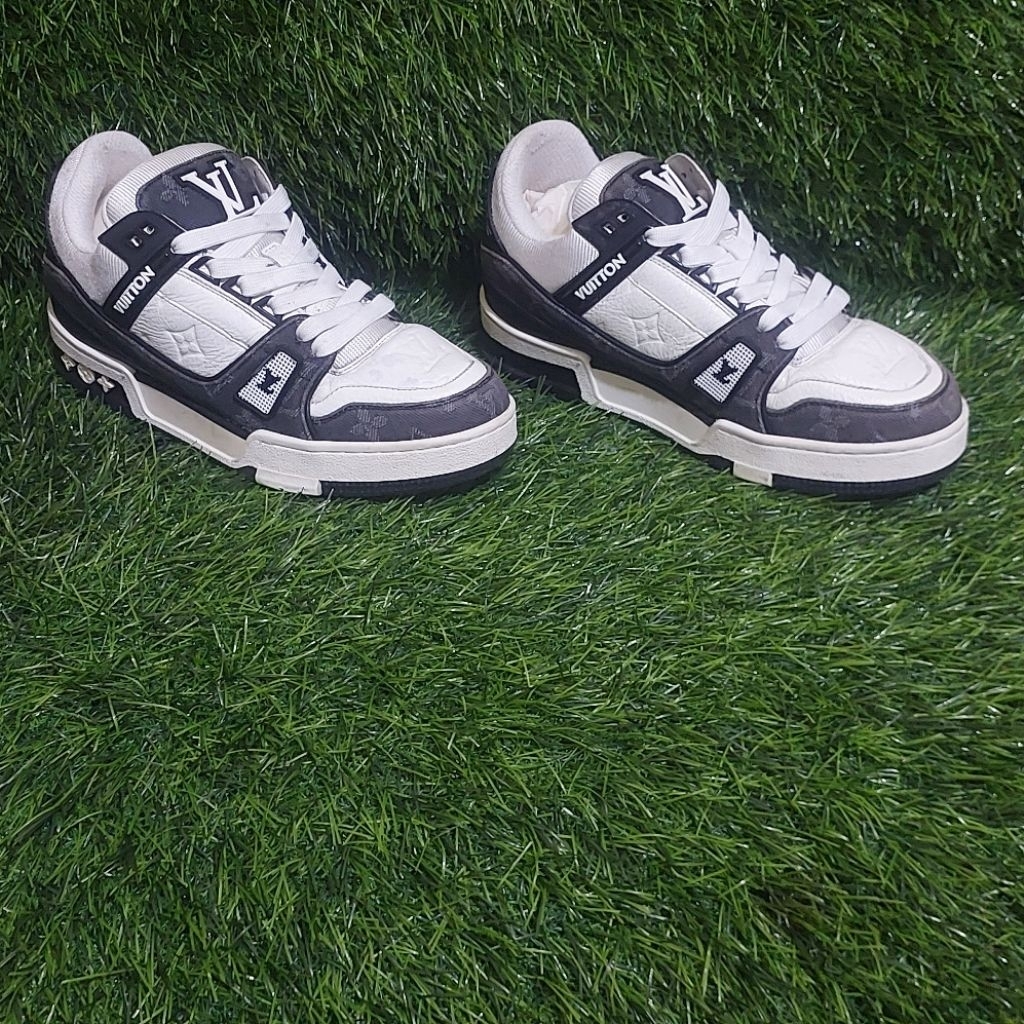 Sepatu Louis Vuitton Trainner Sneakers Insole 22 Cm Preloved/Second