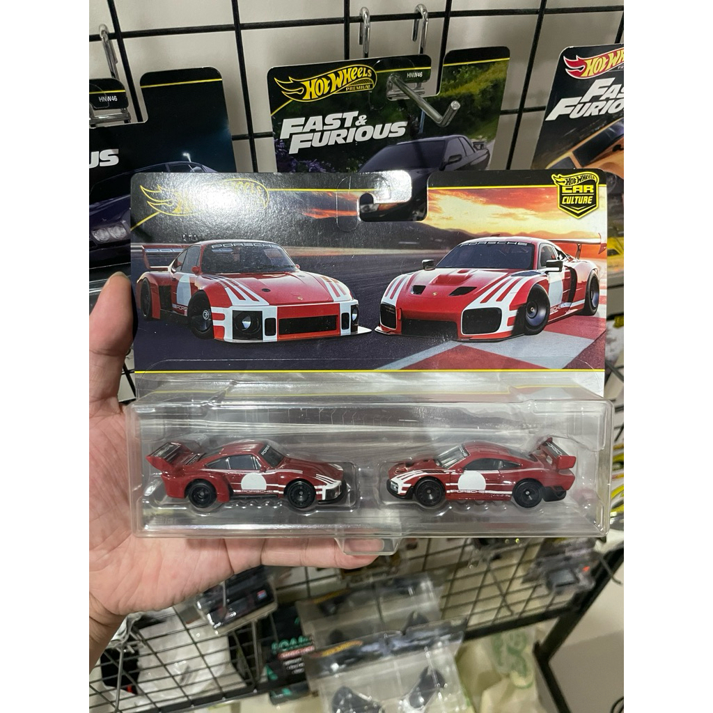 Hot Wheels Premium Two Pack Porsche 935 & 2018 Porsche 935