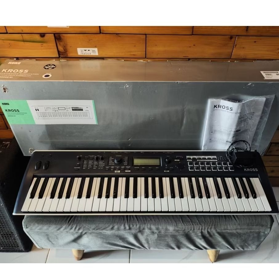 keyboard synthesizer workstation Korg Kross 2 61-key b