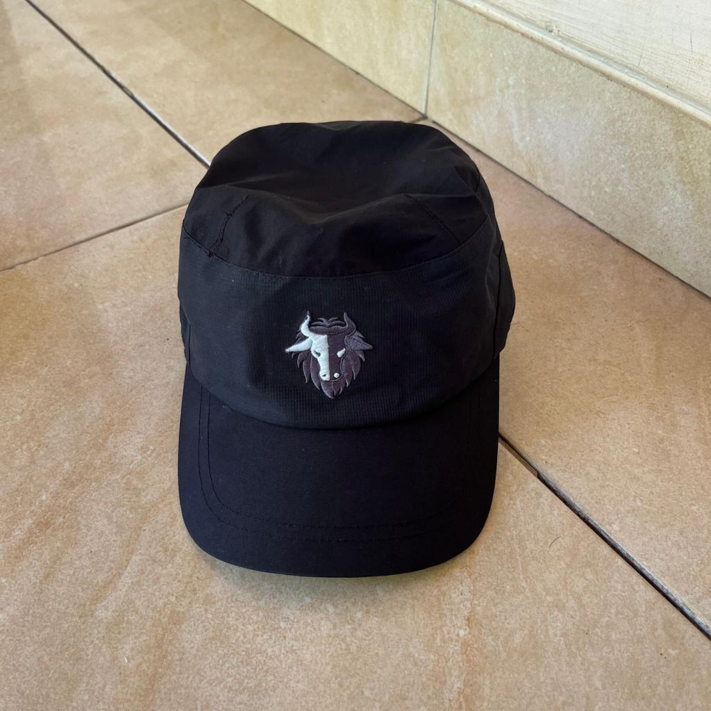 topi black yak goretex warna hitam